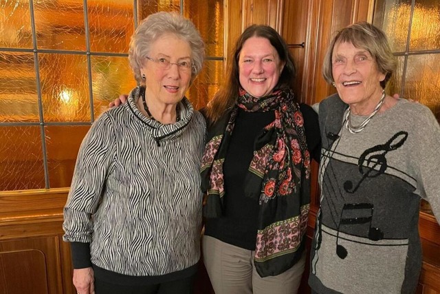 Verena Snger wurde von   Lilian Wiesn...o geehrt wie  Loes Vorster (von links)  | Foto: Pascale Kieffer