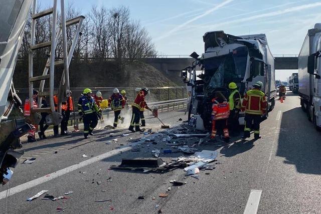 Massive Behinderungen durch zwei Unflle auf der A5 und ein eiliger Autofahrer in der Rettungsgasse