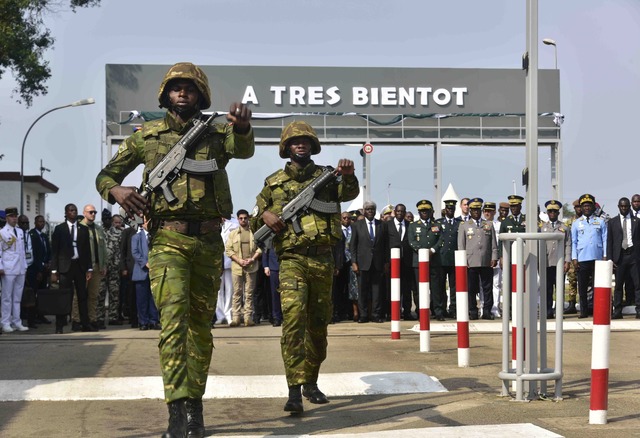 Frankreich bleibt mit einem Restkontin... der Elfenbeink&uuml;ste pr&auml;sent.  | Foto: Diomande Ble Blonde/AP/dpa