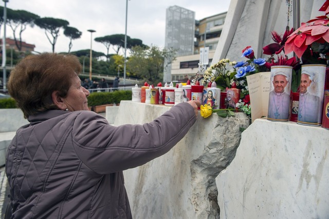 Papst Franziskus hat nach Angaben des ...ohne weitere Komplikationen verbracht.  | Foto: Alessia Giuliani/IPA via ZUMA Press/dpa