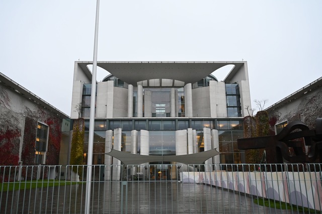 Die aktuelle Bundesregierung bleibt na...l;ftsf&uuml;hrend im Amt. (Archivbild)  | Foto: Markus Lenhardt/dpa