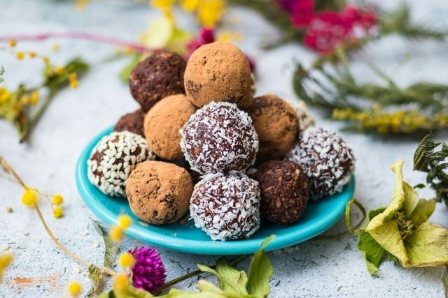 Energy Balls sind kleine Sattmacher und lassen sich leicht selbst herstellen