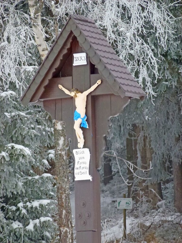 Ein Wegkreuz schmckt seit wenigen Tag...alder hatte sich der Sache angenommen.  | Foto: Gert Brichta