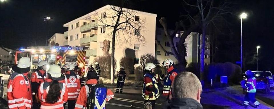 Kruterverbrennung auf einem Balkon in March-Holzhausen lst Groeinsatz der Feuerwehr aus