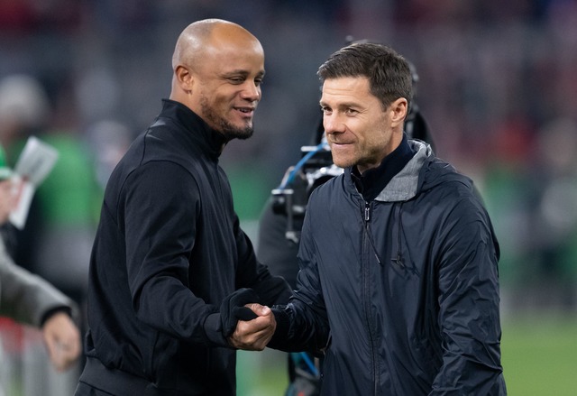 Die n&auml;chsten Duelle zwischen Vincent Kompany (l) und Xabi Alonso stehen an.  | Foto: Sven Hoppe/dpa