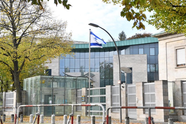 Die israelische Botschaft in Berlin  | Foto: Paul Zinken (dpa)