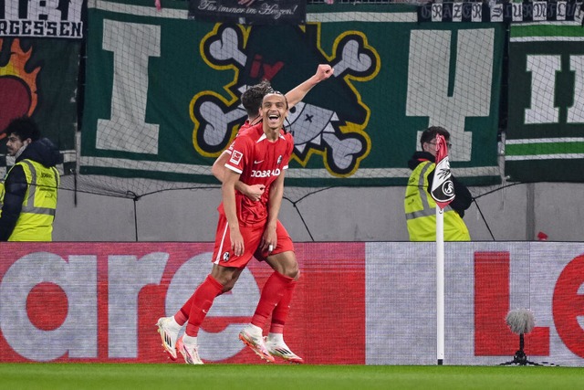 Freiburgs Kiliann Sildillia jubelt nach seinem Tor zum 1:0 gegen Werder Bremen.  | Foto: Harry Langer (dpa)