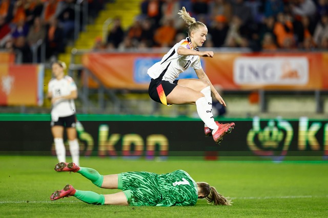 Lea Sch&uuml;ller traf zum zwischenzeitlichen 1:1.  | Foto: Toin Damen/dpa