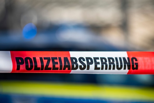 Der 20-j&auml;hrige Sohn der Get&ouml;...der Polizei festgenommen. (Symbolbild)  | Foto: David Inderlied/dpa