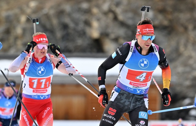 Philipp Nawrath (r) jubelt mit seinem Team &uuml;ber Bronze.  | Foto: Martin Schutt/dpa