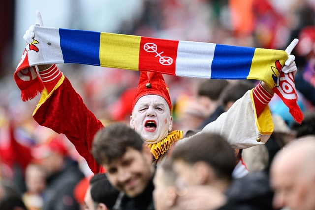 N&auml;rrische Fans beim Mainzer Fasnachtsspieltag  | Foto: Uwe Anspach/dpa