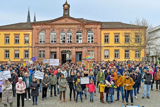 Rund 700 Teilnehmer kamen zur Demo fr Demokratie und Vielfalt.  | Foto: Endrik Baublies