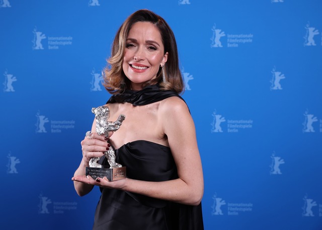 Rose Byrne spielt im Film "If I Had Legs I'd Kick You" mit.  | Foto: Ronny Hartmann/AFP Pool/dpa