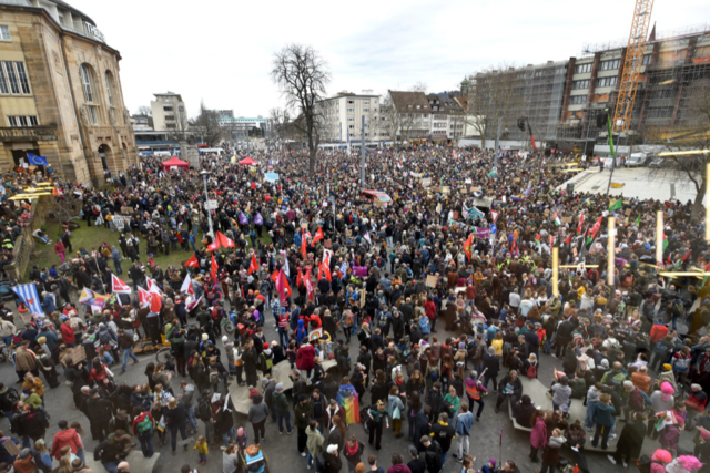 Mehr als 20.000 demonstrieren in Freiburg vor der Wahl gegen Rechts