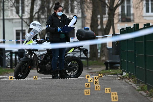 Die Anti-Terror-Staatsanwaltschaft hat die Ermittlungen &uuml;bernommen.  | Foto: Sebastien Bozon/AFP/dpa