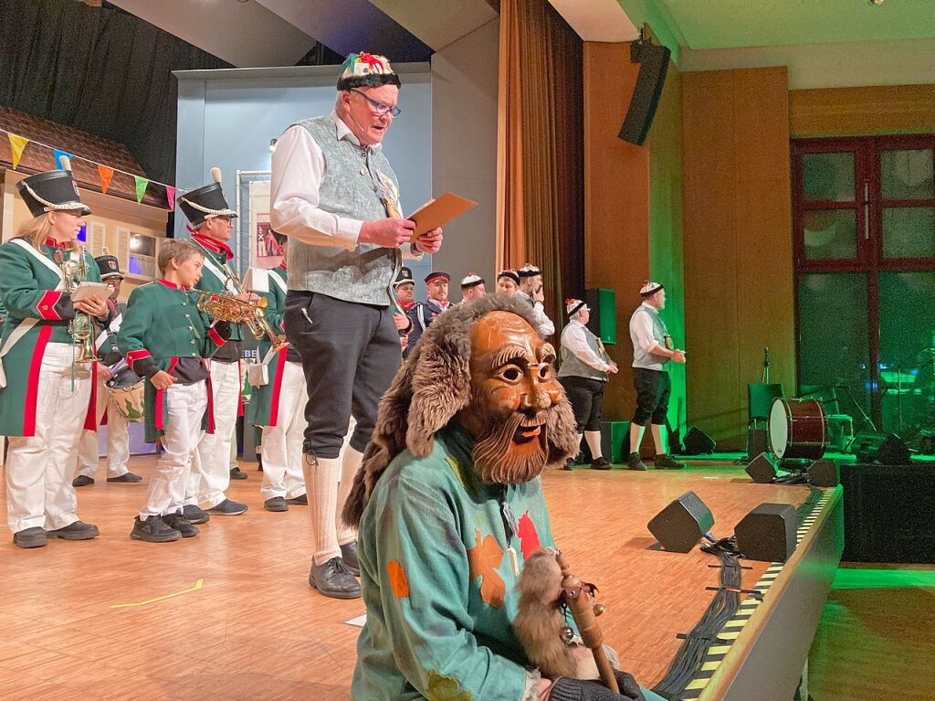 Zunftmeister Rolf Meyer begrt die zahlreichen Gste im Kursaal.