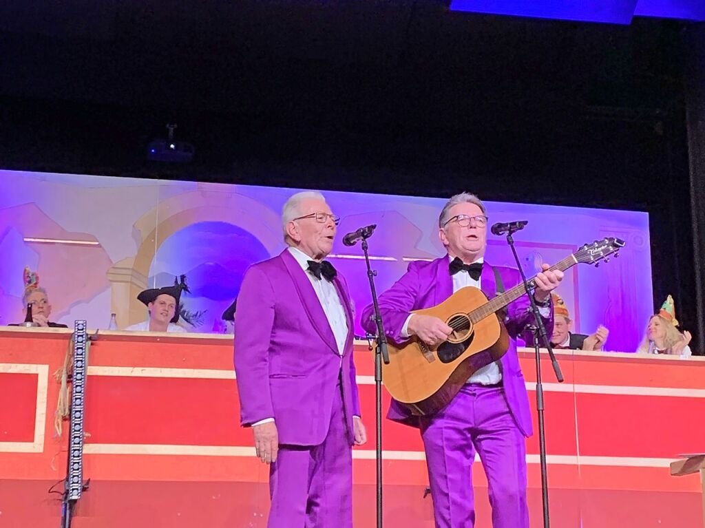 berraschungsauftritt zweier Urgesteine der Heitersheimer Fasnacht: Adelbert und Benny Brendle von den Martinis (von links)