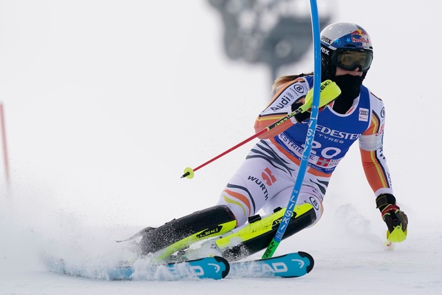 Beste Deutsche im Slalom von Sestriere: Emma Aicher.  | Foto: Piermarco Tacca/AP/dpa