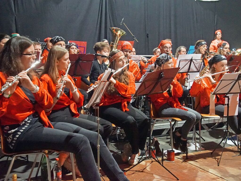 Die Stadtmusik begleitete das nrrische Programm in der Breisgauhalle.