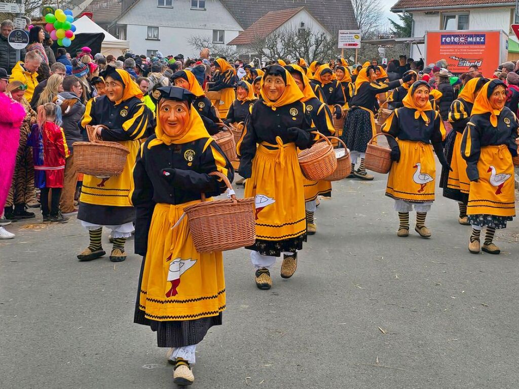 Die Ganspferchweiber der Narrenkameradschaft aus Weilheim sind treue Umzugsteilnehmer beim Fuhrmannstag.