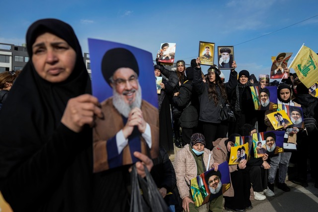 Nasrallahs Tod hat eine L&uuml;cke ger...isbollah, auch in ihre Identit&auml;t.  | Foto: Bilal Hussein/AP/dpa