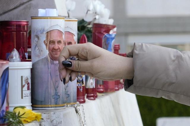 Sorgen um Papst Franziskus werden grer - er musste mehrfach mit Sauerstoff versorgt werden