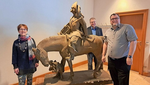 Stadtarchivarin Evelyne Klein hat das ...en der Figur zu neuem Glanz verhelfen.  | Foto: Susanne Eschbach