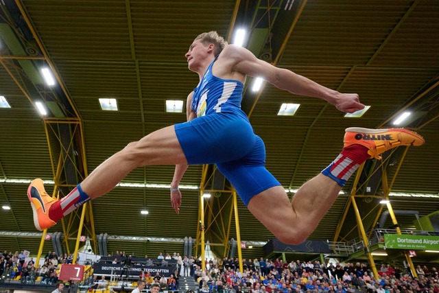 Dreispringer Max He&szlig; ist einer d...idaten bei der Hallen-EM in Apeldoorn.  | Foto: Bernd Thissen/dpa