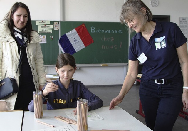 Henriett Ktelver und Tochter Hanna h...egegnungen bei Lehrerin  Ines Barz um.  | Foto: Heidi Rombach