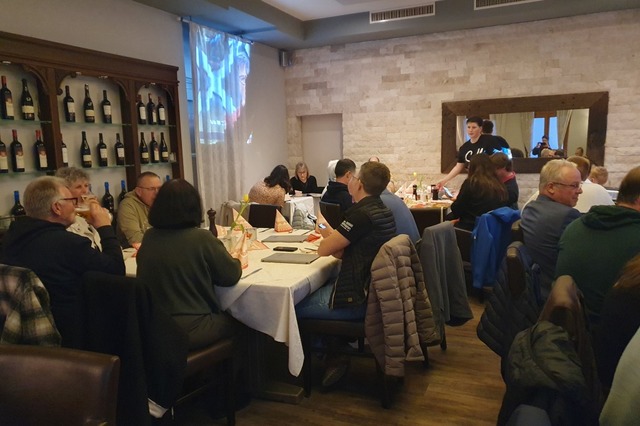 Die FDP lsst den Abend in einem Ristorante in Herbolzheim ausklingen.  | Foto: Ulrike Strter