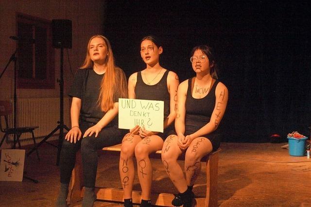 Theaterperformance in Dachsberg: Vom Hexenwahn zum Feminismus