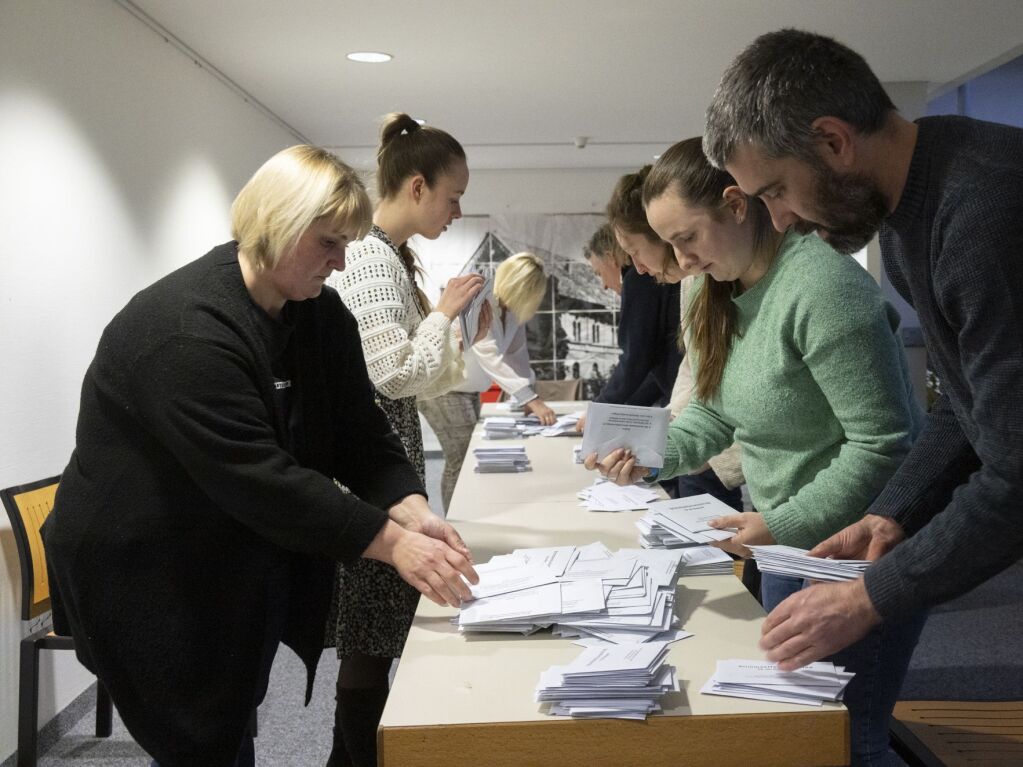 Die Whler haben in Mllheim ihre Stimmen zur Bundestagswahl am 23. Februar abgegeben. Die Wahlhelfer hatten alle Hnde voll zu tun angesichts der Wahlbeteiligung.