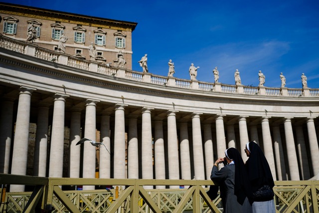 Zum zweiten Mal in Folge muss Franziskus auf das Sonntagsgebet verzichten.  | Foto: Alessandra Tarantino/AP/dpa