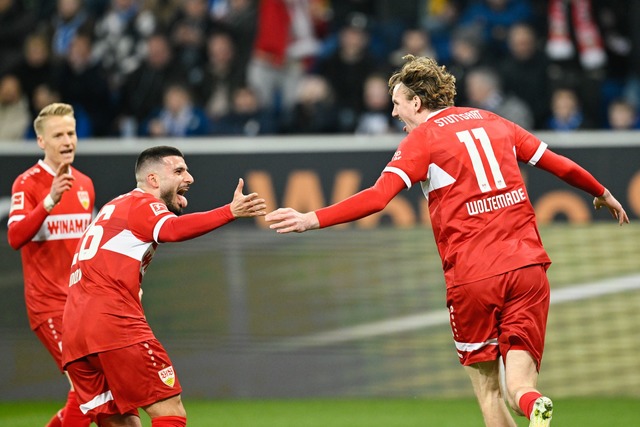 Nick Woltemade jubelt nach der fr&uuml;hen F&uuml;hrung des VfB  | Foto: Uwe Anspach/dpa