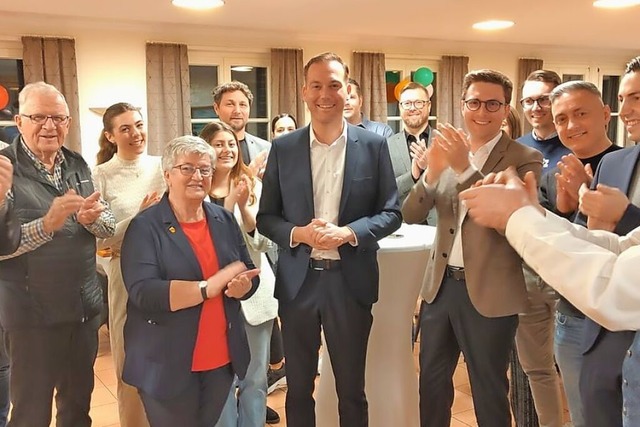 Felix Schreiner (Mitte) und sein Wahlk... gute Ergebnis bei der Bundestagswahl.  | Foto: Annemarie Rsch