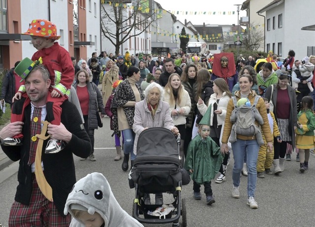 Alle Generationen vereint waren beim Kinderumzug in Denzlingen.   | Foto: Markus Zimmermann