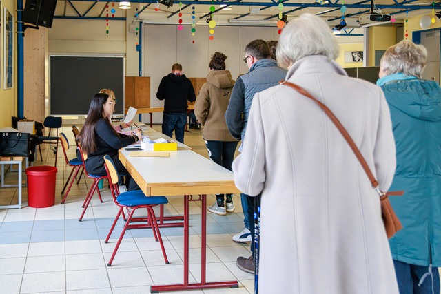 Impressionen aus dem Breisacher Wahllokal in der Julius-Leber-Schule  | Foto: Hubert Gemmert