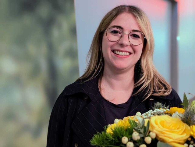 Blumen fr die Siegerin: Als feststeht...erteidigen kann, strahlt Chantal Kopf.  | Foto: Kathrin Blum