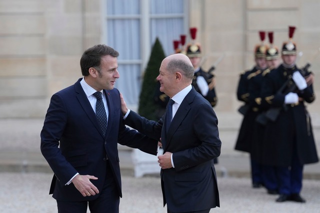 Die Europ&auml;er versuchen, angesicht...igene Position zu finden. (Archivbild)  | Foto: Aurelien Morissard/AP/dpa