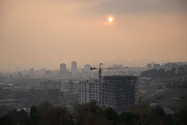 Smog in Teheran: Einen blauen Himmel s...illionenmetropole selten. (Archivbild)  | Foto: Arne Immanuel B&auml;nsch/dpa