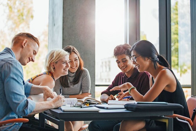 Die Gertrud-Luckner-Gewerbeschule in F...glichkeit auf Aus- und Weiterbildung.  | Foto: Jacob Ammentorp Lund (stock.adobe.com)