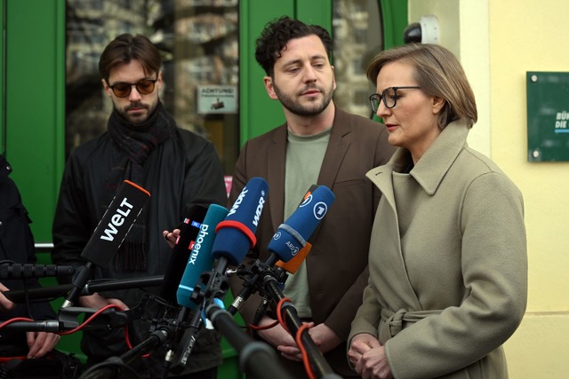 Felix Banaszak und Franziska Brantner ...eivorsitzende der Gr&uuml;nen bleiben.  | Foto: Federico Gambarini/dpa