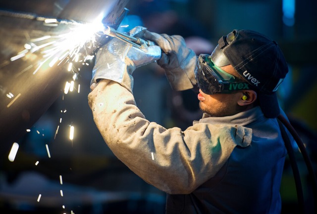 Trotz Konjunkturflaute sind auslndische Fachkrfte weiter begehrt.  | Foto: Patrick Pleul (dpa)