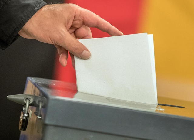 Die Symbolwahl orientierte sich am Verfahren der Bundestagswahl.  | Foto: Michael Kappeler (dpa)