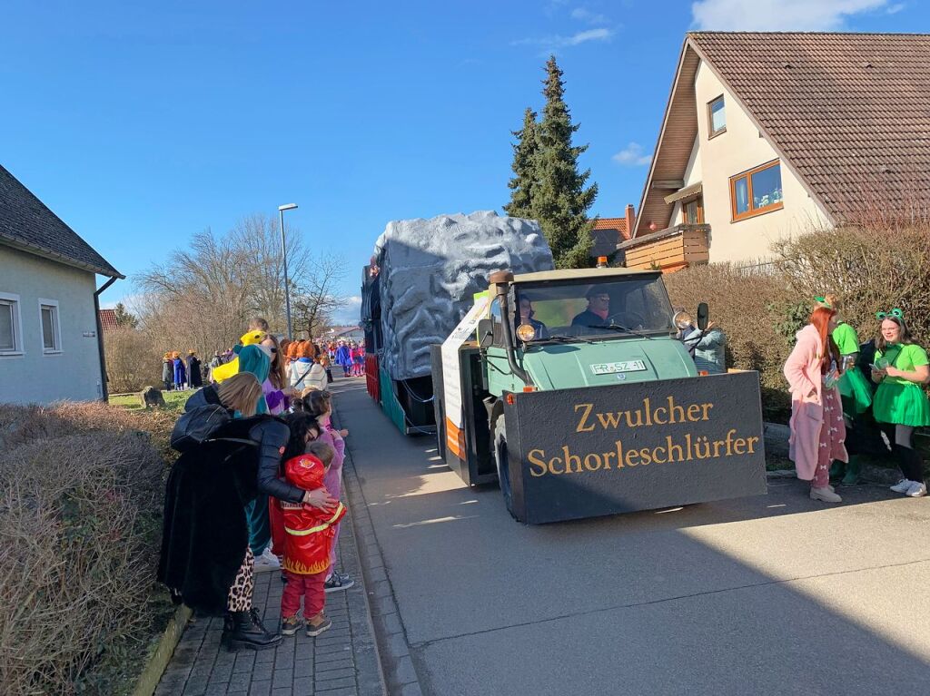 Statt des groen Umzugs fand am Wahlsonntag ein kleiner Narrenumzug mit vielen heimischen Gruppen in Merdingen statt.