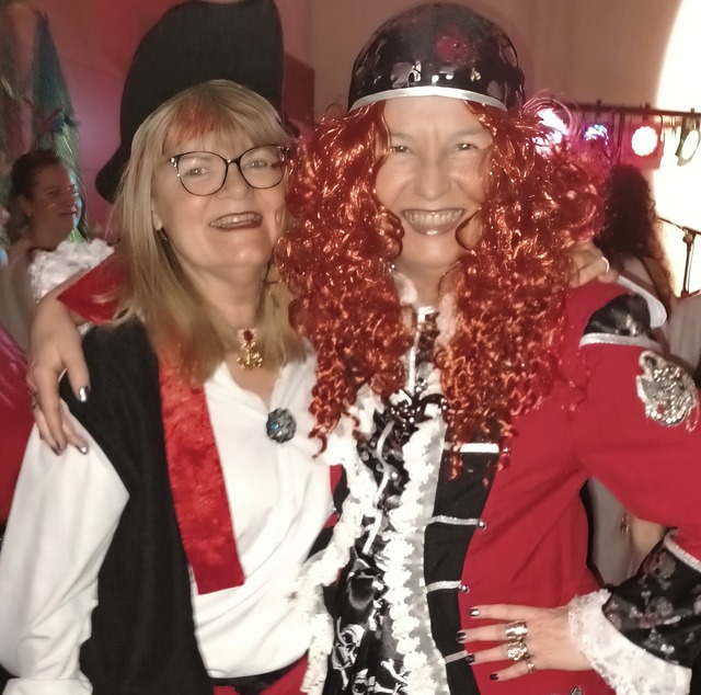 Gut gelaunte Piratinnen bei der Waldshuter Frauenfasnacht. | Foto: Böhringer, Andrea Gut gelaunte Piratinnen bei der Waldshuter Frauenfasnacht. | Foto: Böhringer, Andrea