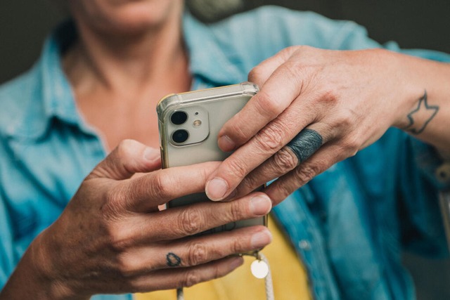 Krankheitsymptome googeln? Oft liefert...esser sind sogenannte Symptom-Checker.  | Foto: Zacharie Scheurer (dpa)