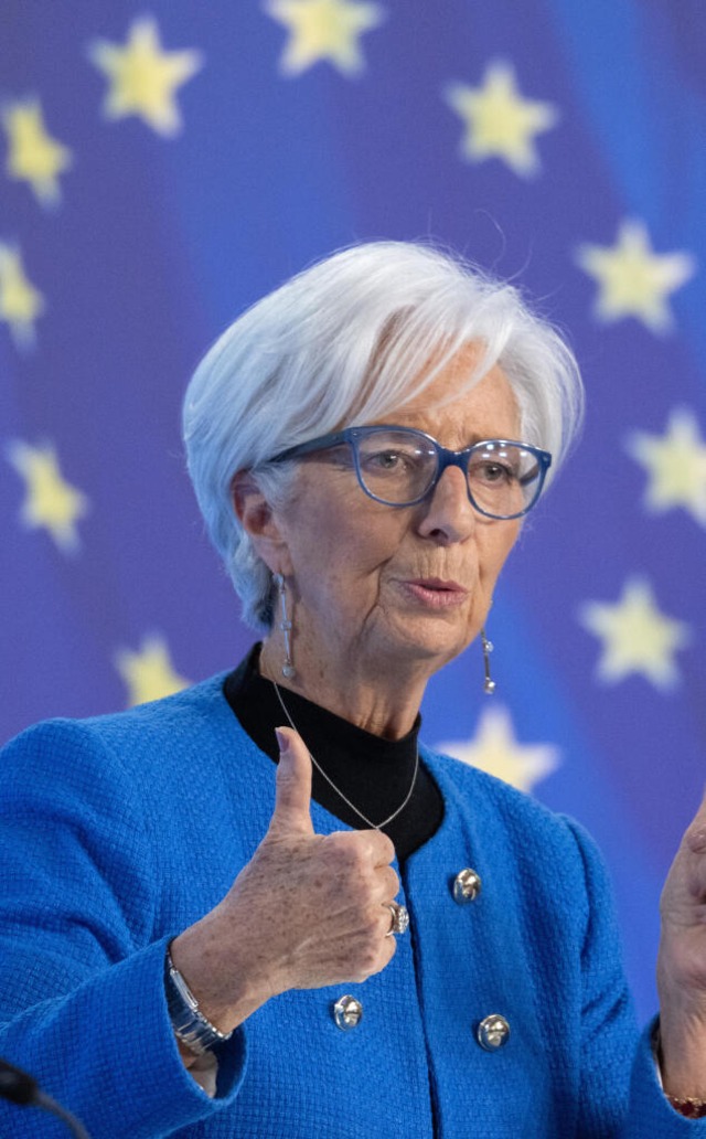 Christine Lagarde, Prsidentin der Eur...(EZB), spricht auf der Pressekonferenz  | Foto: Boris Roessler (dpa)