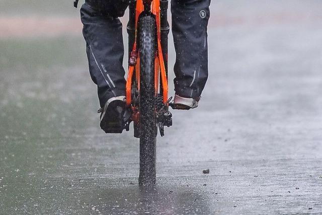 Radfahrer nach Unfall in Auggen leicht verletzt – Polizei sucht Zeugen