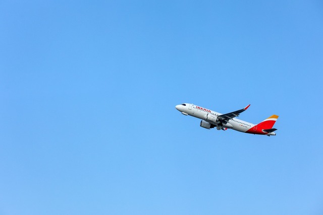 Der ungew&ouml;hnliche Zwischenfall er...rend eines Iberia-Fluges. (Symbolbild)  | Foto: Bodo Marks/dpa